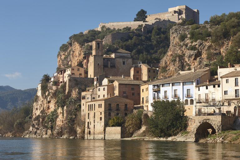 historic-village-with-medieval-castle-miravet-tarragona-catalunya-spain