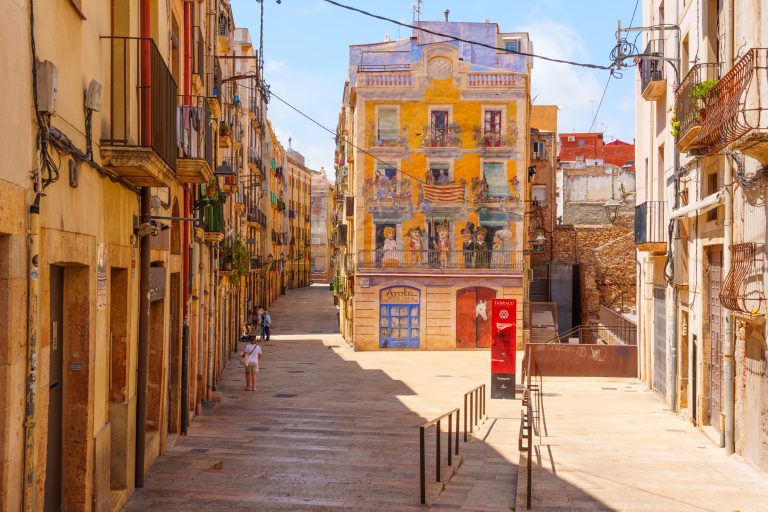 charming-street-with-colorful-mural-in-tarragona