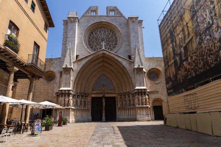 the-main-facade-of-primatial-cathedral-of-tarragona-in-catalonia-spain-2