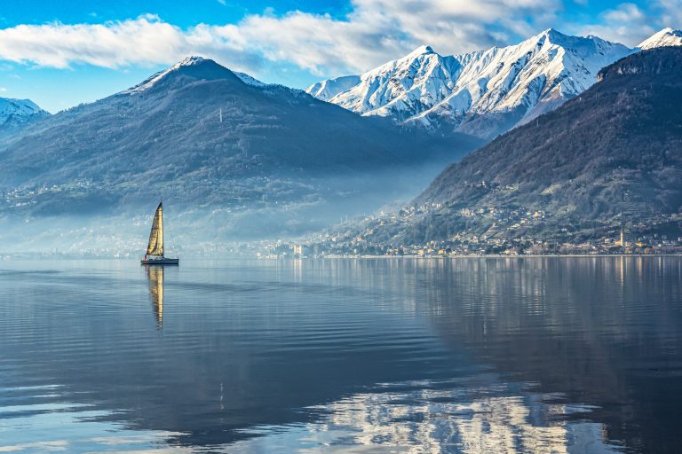 sail-boat-on-lake-como-2