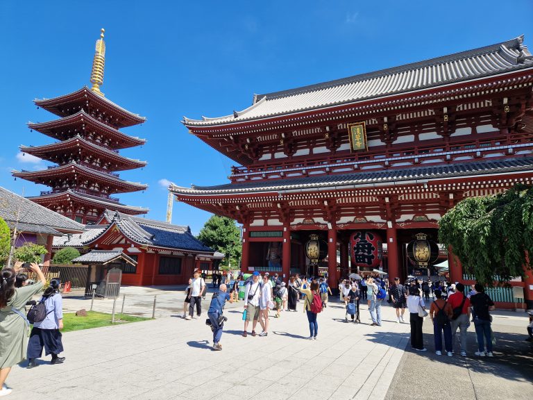 1-een-van-de-vele-tempels-die-tokyo-rijk-is-2