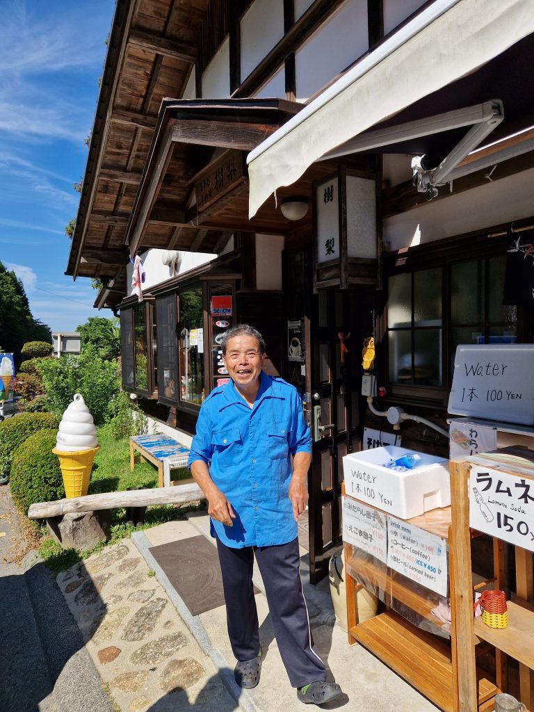 3-een-local-in-het-bergdorpje-magome-2