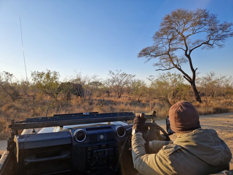 3-ga-met-een-ranger-op-pad-en-kom-op-de-ongebaande-paden-2