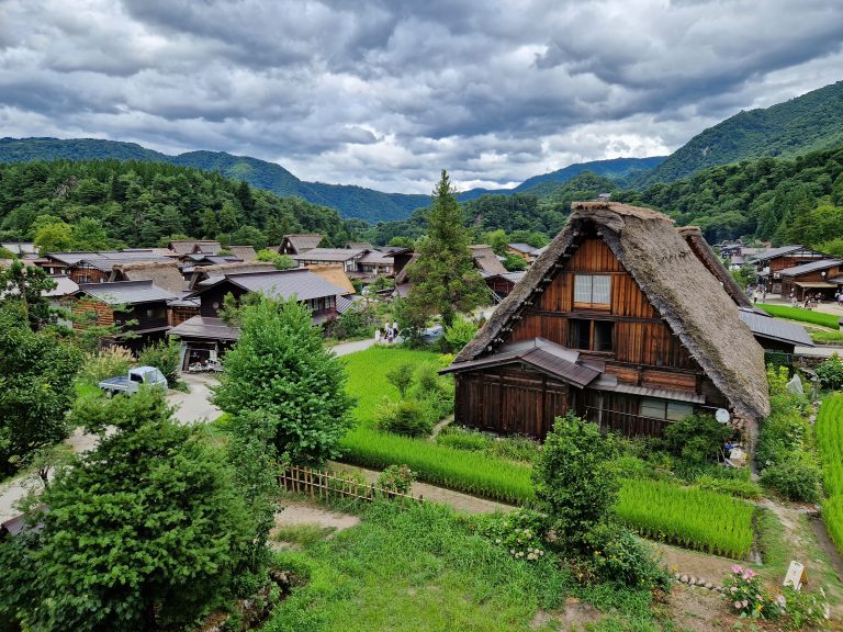 8-uitzicht-op-shirakawa-go-2