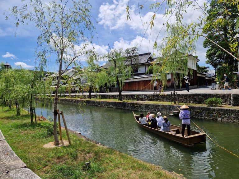9-varen-in-een-gondel-is-een-must-in-kushiki-2