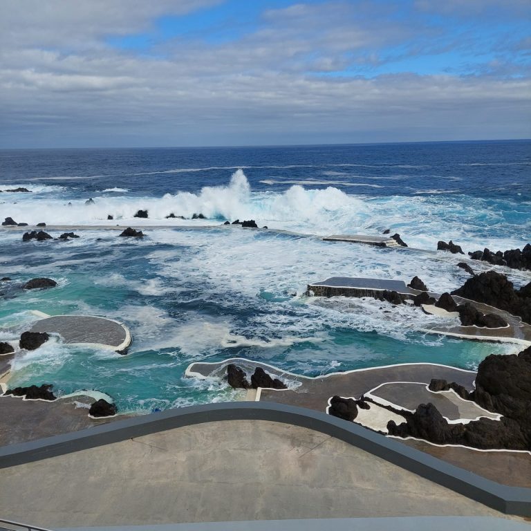 foto-natuurzwembad-in-zee-porto-moniz-2
