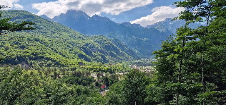 uitzicht-over-teth-albanie-2