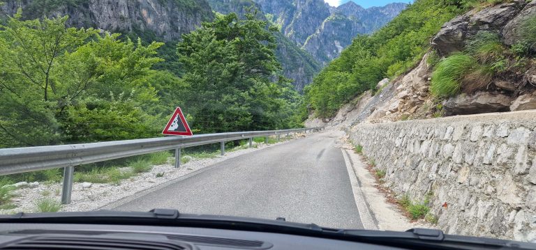 wegdek-albanie-2
